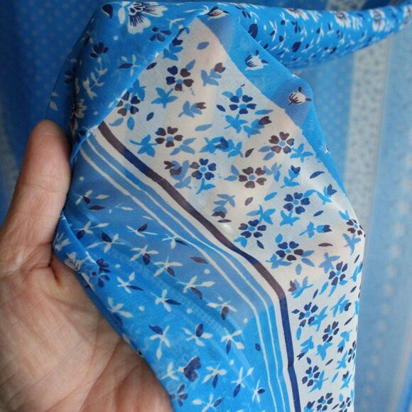 Vintage 1990s Indian Sari, Authentic Sky Blue Chiffon with a Floral Print Saree, - Picture 10 of 10